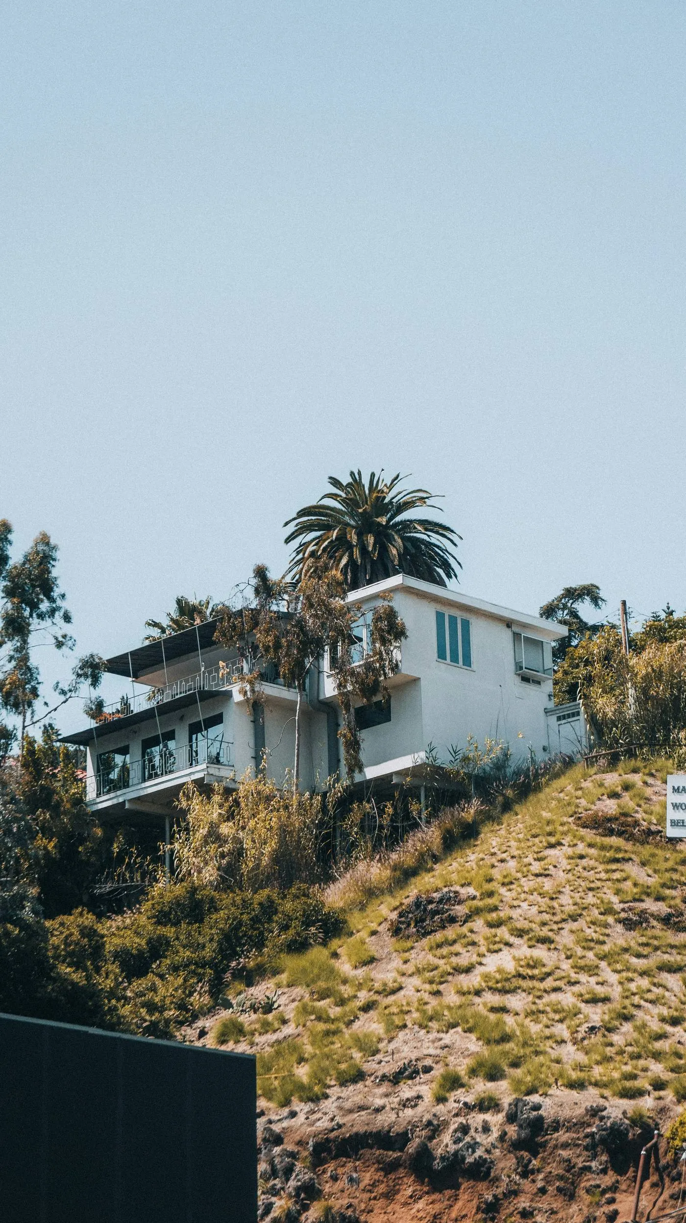 Casa moderna pe deal